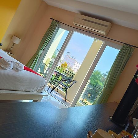Aura Inn Rooms Pattaya Dış mekan fotoğraf